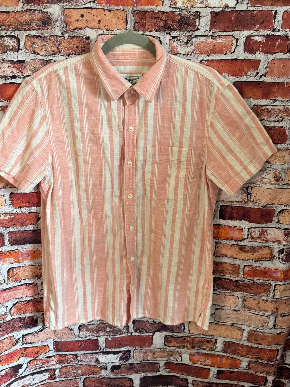 American Eagle Men’s Medium Pink Cream Striped Button Up Shirt Short Sleeve